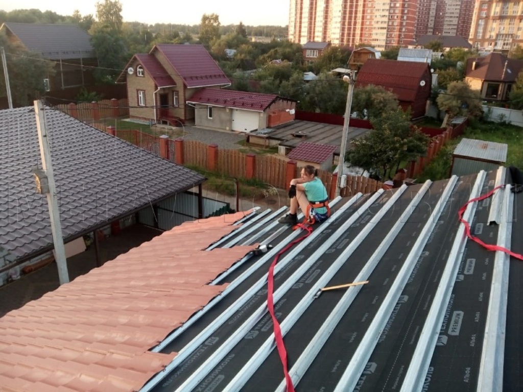 Металлочерепица Геркулес 8004 терракотовый Стальной Бархат от Центра Металлокровли в Луганске