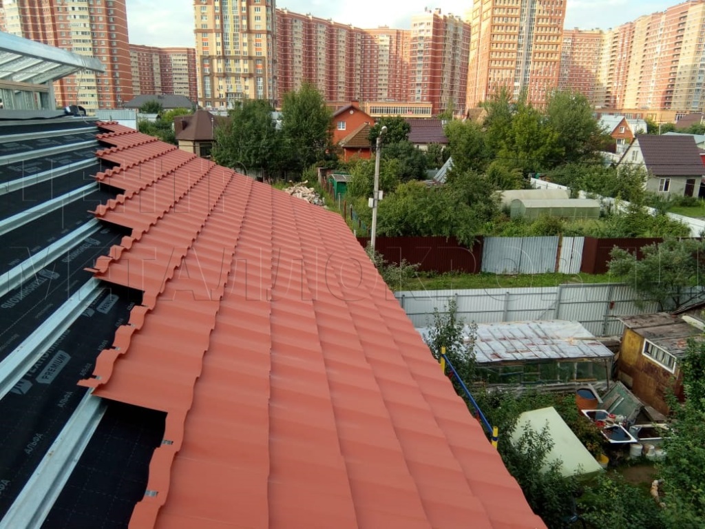 Металлочерепица Геркулес 8004 терракотовый Стальной Бархат от Центра Металокровли в Луганске